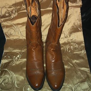 Elegant Tan Leather Heeled Boots